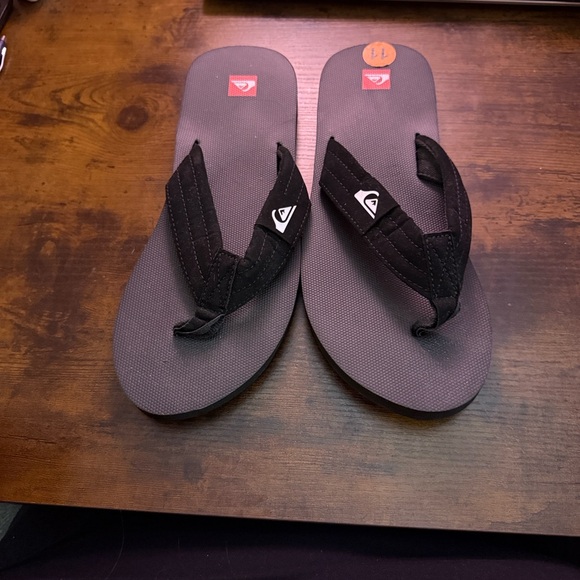 Quiksilver Black Flip-Flops - Picture 1 of 5